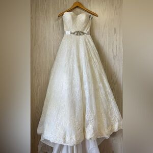 Simone Carvalli Lace Wedding Dress – Size 2